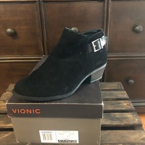 Vionic Joy Millie Suede Booties w/ Buckle 6.5 WIDE
